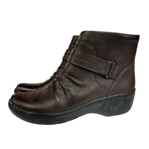 Clarks Women's Delana Fairlee Ankle Boot Dark Brown Leather Zip Up Size 7 - Picture 1 of 9